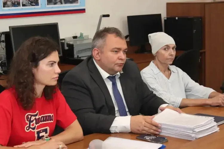 Партия "Единая Россия" сдала в избирком пакет документов по кандидатам