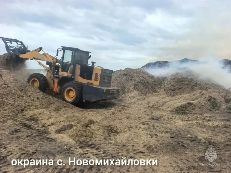 Отходы льна загорелись на окраине амурского села