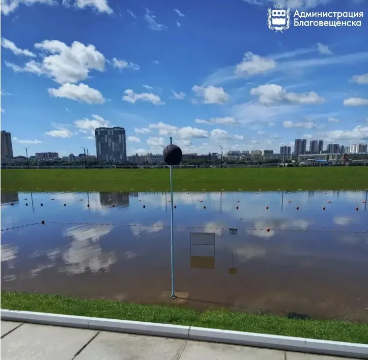 Пляж "Пограничный" в Благовещенске подтопило, его закрыли для купания