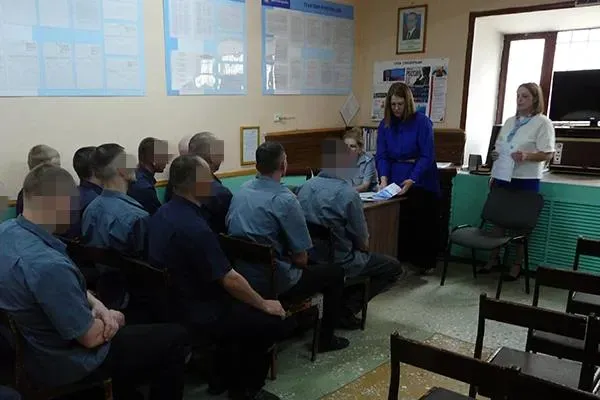 Работа для тех, кто выходит на свободу: заключенные поучаствовали в ярмарке трудоустройства