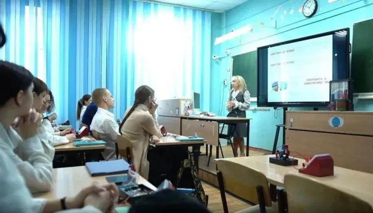 Мольберты и оборудование для опытов: миллионы потратят на обновление школьного оснащения
