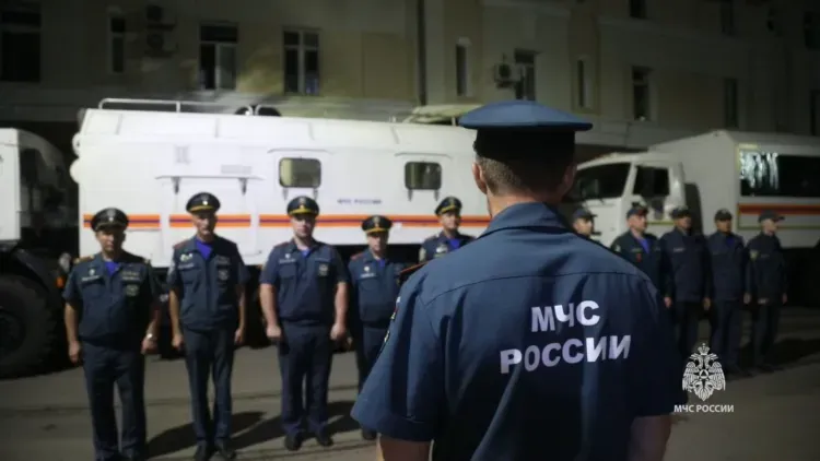 Спасатели экстренно выехали на территорию, которой угрожает паводок