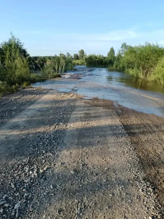 Вода отрезала дороги к трем селам на севере Амурской области