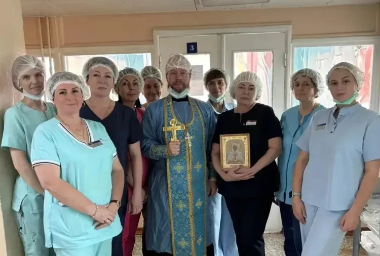 Отделение новорожденных освятили в больнице Благовещенска