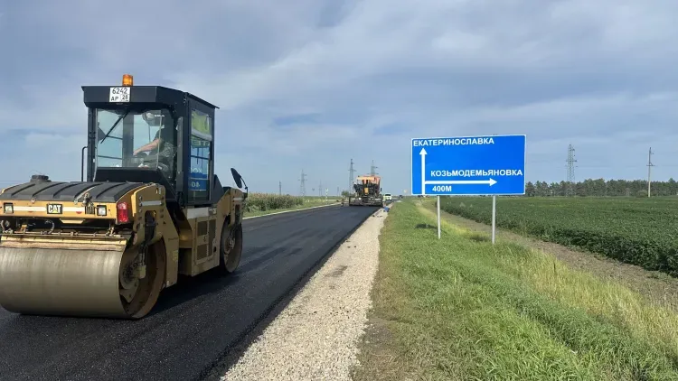 Участок региональной трассы завершают обновлять в Приамурье