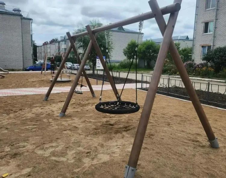 Два двора обновили в Свободном: ведется их приемка