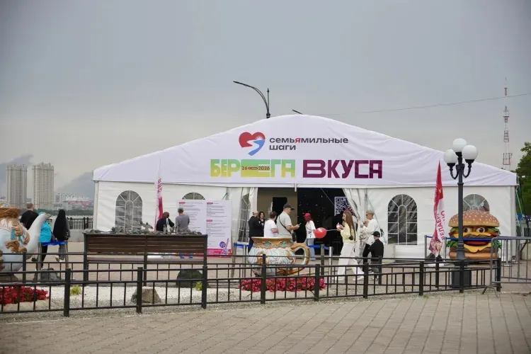Семейный шатер "СемьЯмильных шагов" на "Берегах вкуса": место, где рады всем поколениям