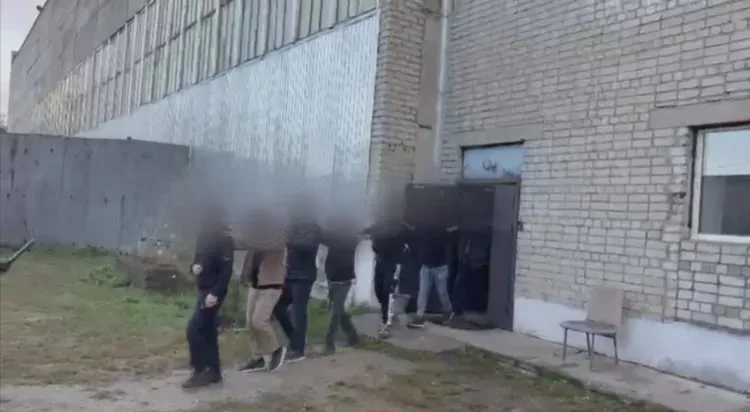 Мигрантов без документов выявили в Благовещенске, их ждет выдворение