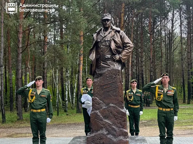 Памятник генералу Виктору Дубынину открыли в День танкиста