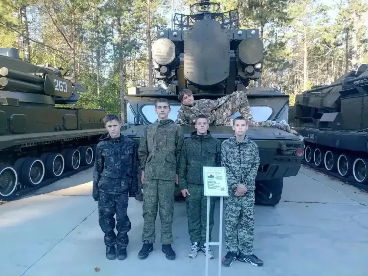 Азы военного дела изучили амурские школьники