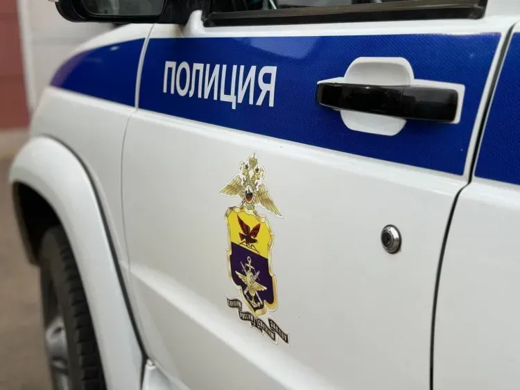Наркотики в сумке пытался утаить от полицейских мужчина, но не смог