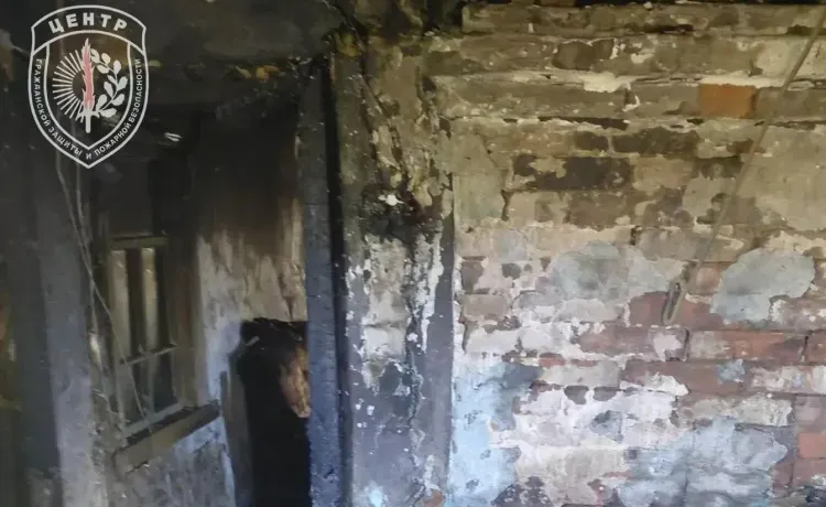 Огонь не давал выбраться из дома детям и взрослым: огнеборцы за сутки тушили три пожара в одном поселке