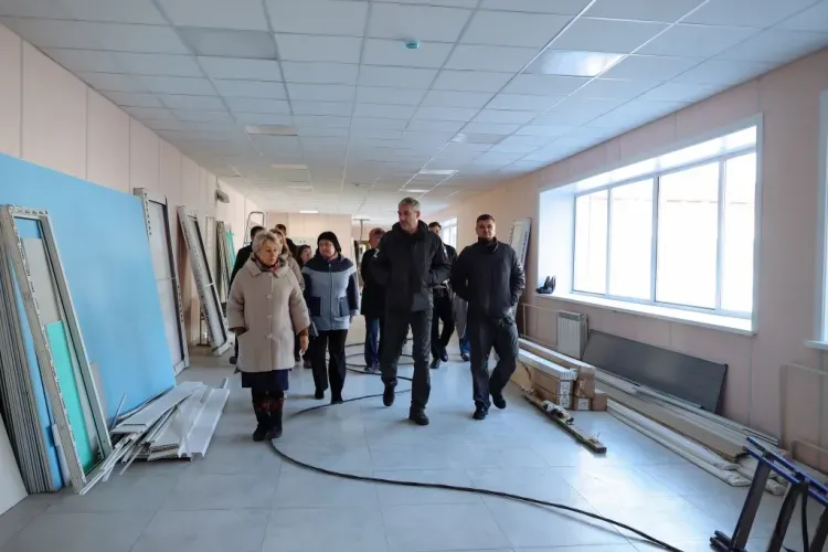 Губернатор поручил ускорить ремонт школы в поселке Серышево