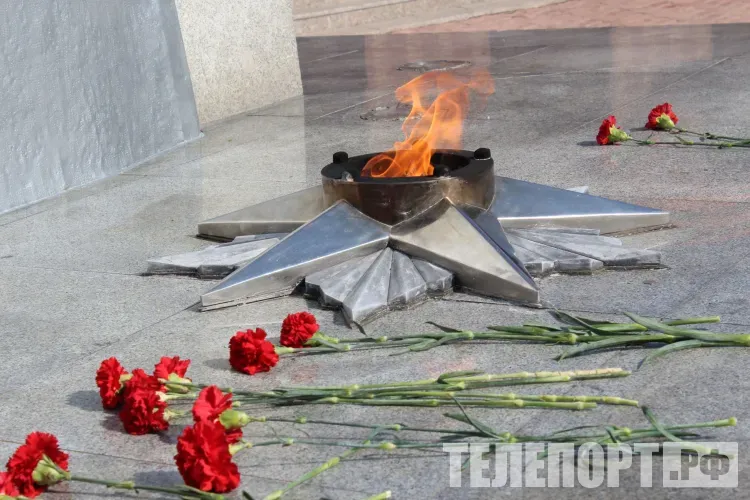 Парад войсковых частей и шествие барабанщиц: как отмечают День Победы в Приамурье