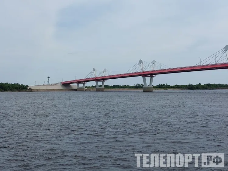 Поставки легковых машин из Китая наращивают по автомосту с Амурской областью