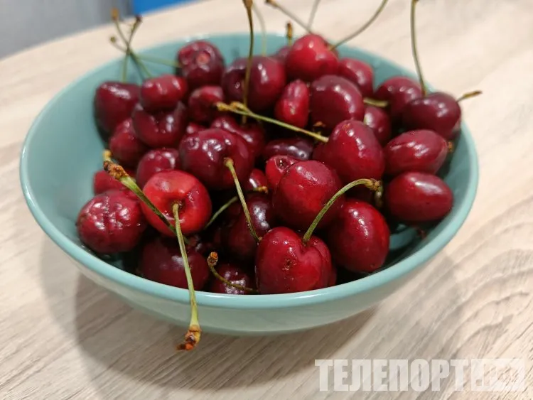 Черешня, нектарины, персики подешевели в российских магазинах