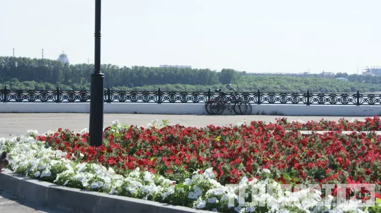 В Благовещенске от вандалов пострадала детская площадка на набережной