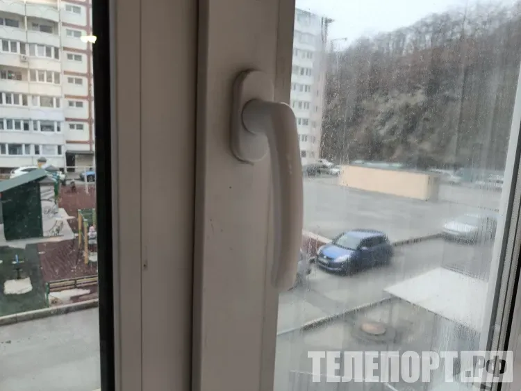 Соцсети: в Тынде девочка выпрыгнула из окна, спасаясь от плена ...