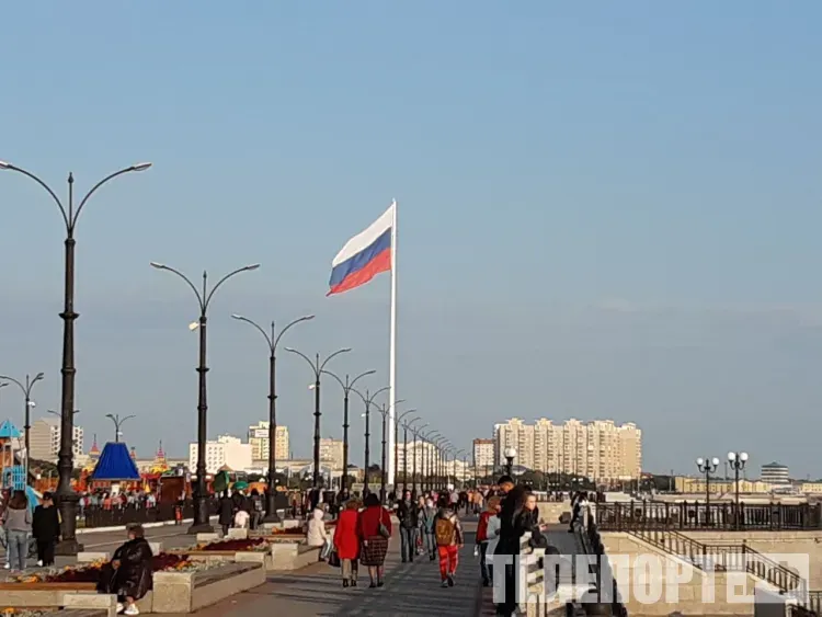 Флаг России сняли с флагштока на набережной Благовещенска