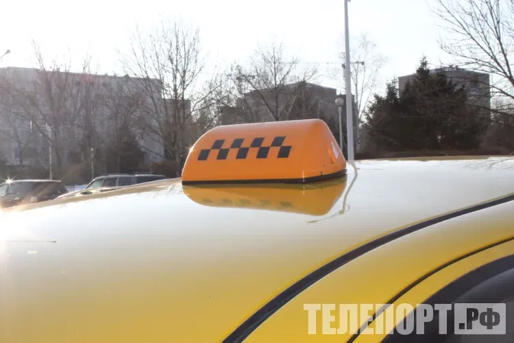 Мигрантам хотят запретить работать в такси в Амурской области