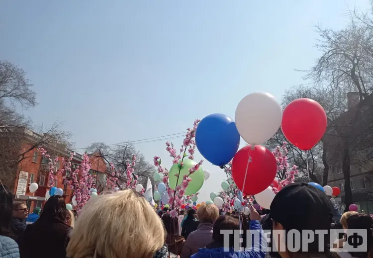 Трехдневная рабочая неделя из-за майских праздников началась в России