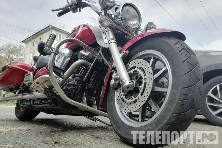 Пьяный мотоциклист наехал на автошины в Благовещенске 