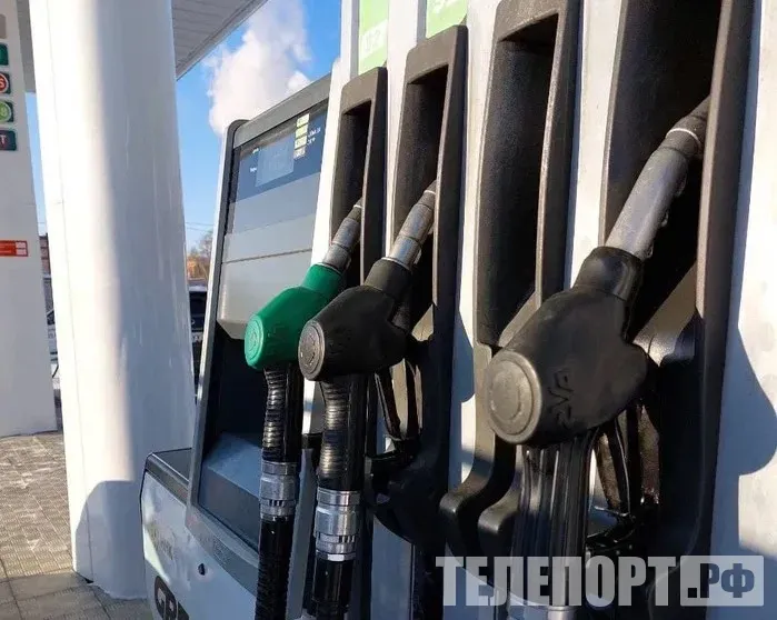 Цены на бензин в России начали снижаться