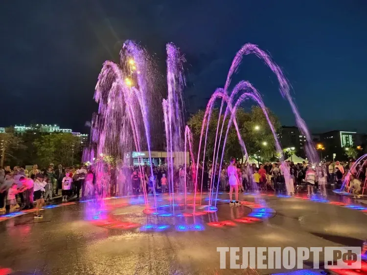 В Благовещенске у поющих фонтанов появилась спутница на телебашне