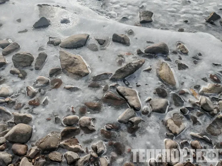 Амур готовится к спячке: ледоход идет по пограничной реке в Амурской области