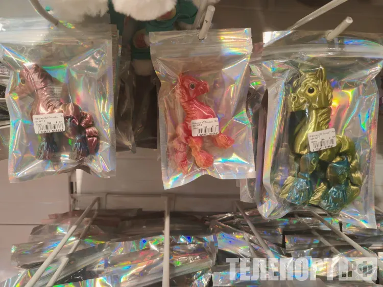 Тигров, оленей и ангелов из ткани привезли амурчанам к Новому году