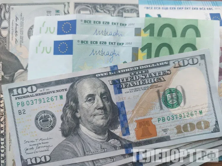 Россиянам спрогнозировали реалистичный курс доллара и евро в 2026 году