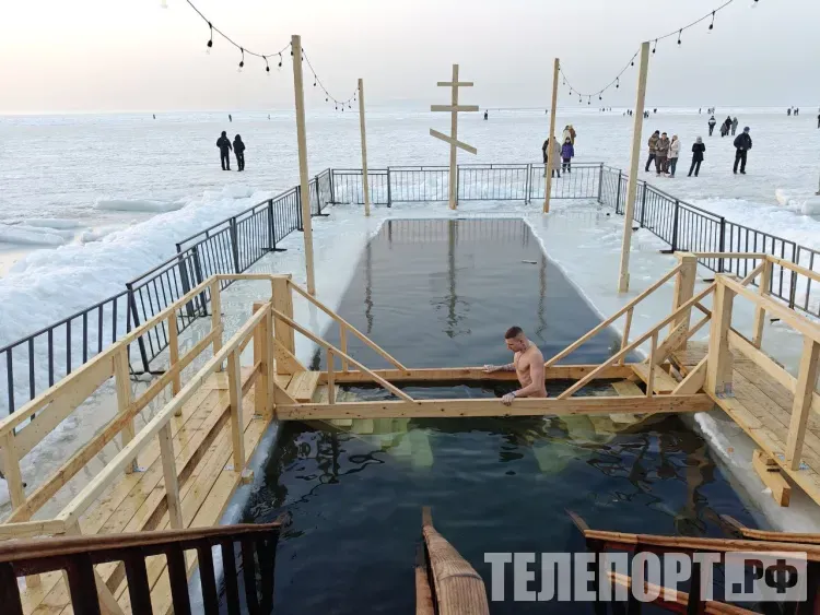 Крещенская вода: ее аномалии и почему она долго не портится