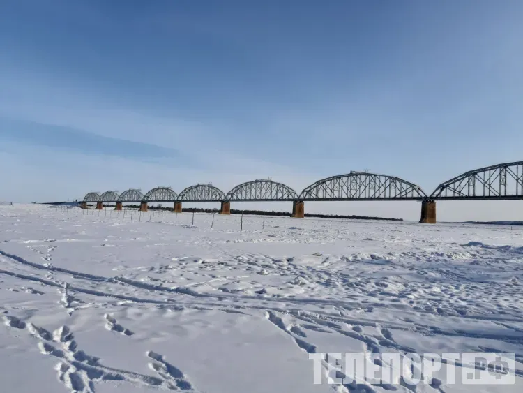 Дорогу на реке после выхода воды закрыли в Тынде
