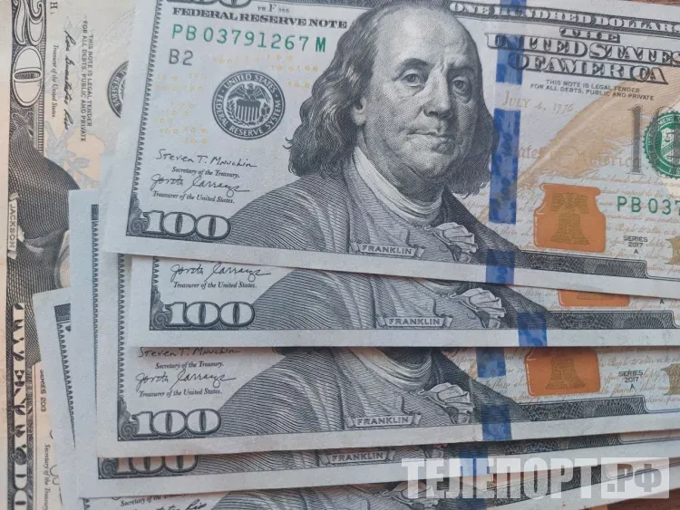 Доллар подорожает до 105 рублей при затяжном конфликте на Ближнем Востоке