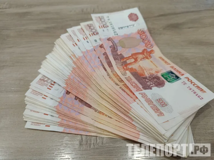 Банки пытались остановить пенсионера от передачи мошенникам денег