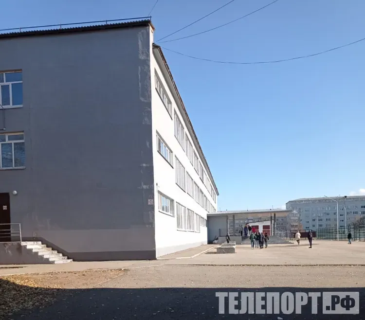 Заявления в первый класс начинают принимать в России