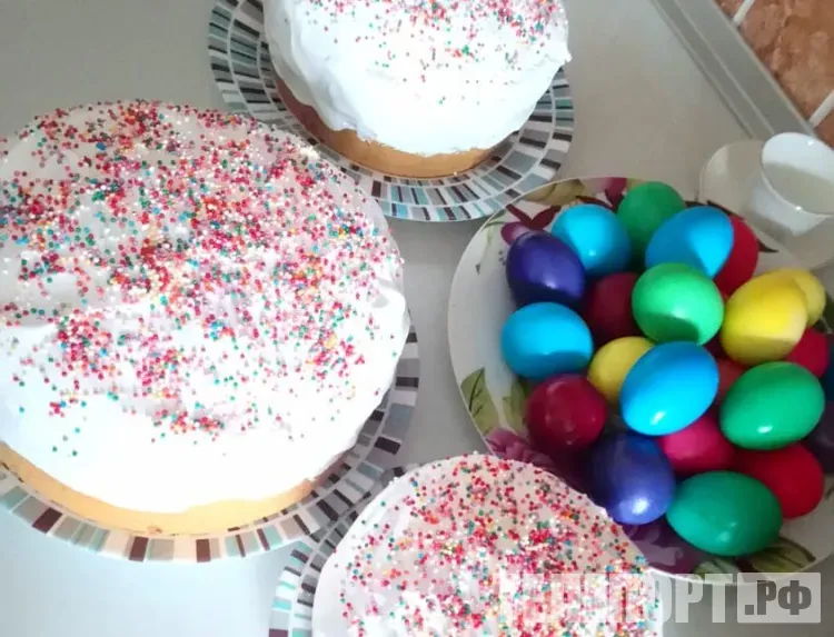 Собак нельзя угощать куличами и яйцами в Пасху