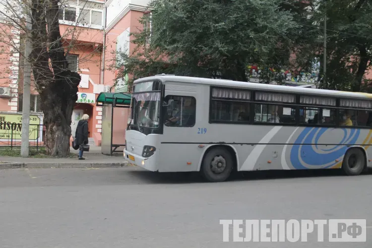 Автобусные маршруты запустят к кладбищам на Радоницу