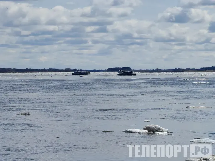 Ледоход внесет коррективы в поездки между Благовещенском и Китаем