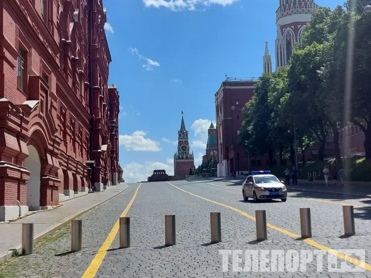 Красную площадь в Москве начали готовить к параду Победы