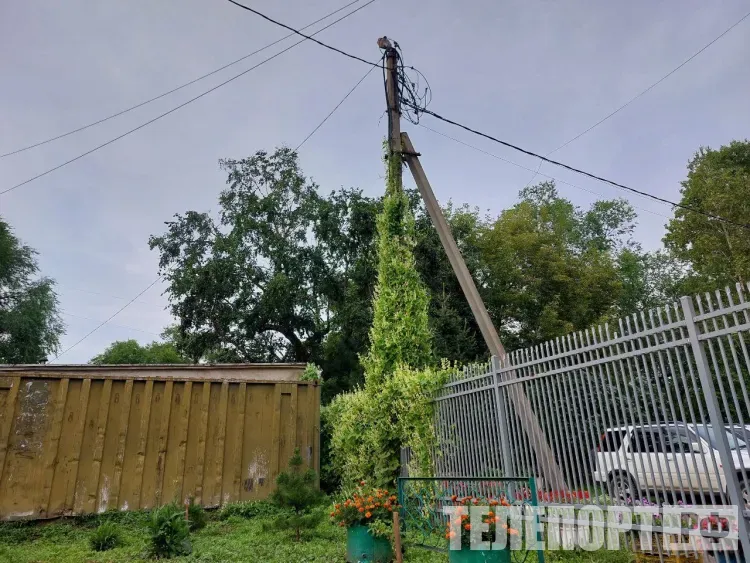 Электроопору, которую снова повредили автомобилисты в Благовещенске, заменили