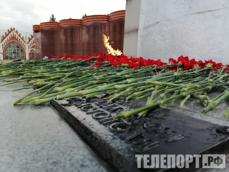Большая партия гвоздик к 9 Мая поступила в Амурскую область из Китая