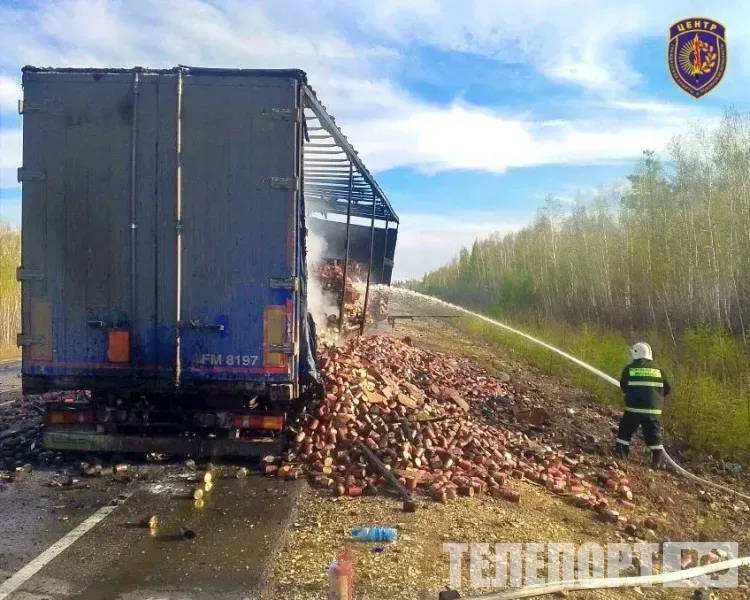 Огонь вспыхнул в полуприцепе грузовика в Магдагачинском районе