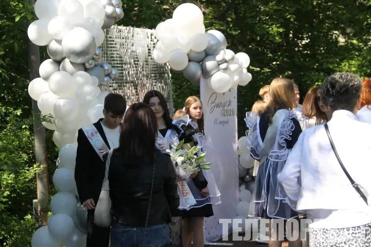 Со школой прощаются более 13 тысяч выпускников из Приамурья