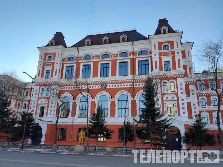 Память учителя учителей и художника с более чем 600 полотнами увековечат в Благовещенске