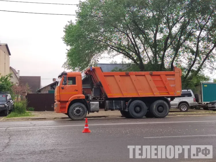 Пешеход пострадал в аварии с участием иномарок и КамАЗа