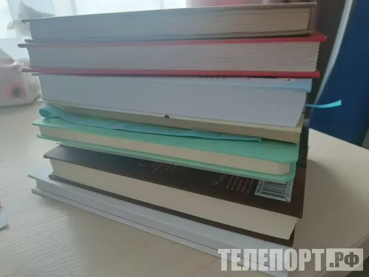 Учебники для школьников хотят сделать электронными