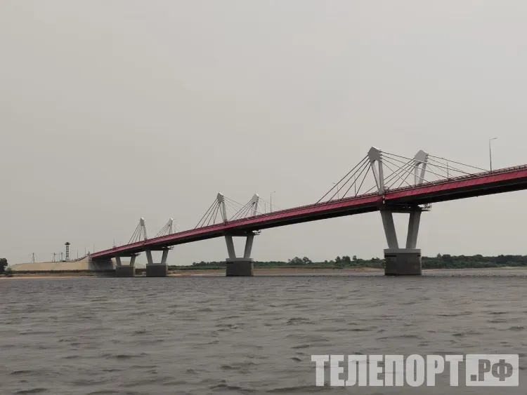 По мосту между Хэйхэ и Приамурьем с начала года проехало почти 100 тысяч машин