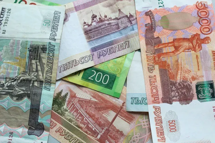 Наличные смогут вносить россияне через банкомат другого банка