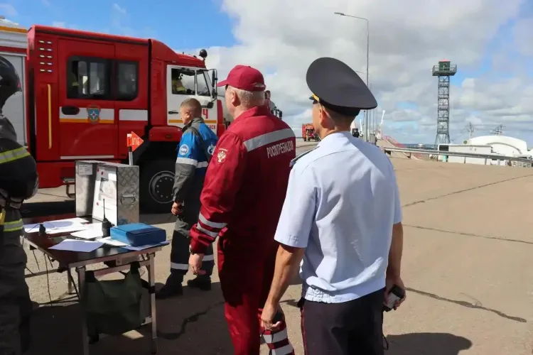 Устранять ЧС на автодороге к международному мосту тренировались в Приамурье